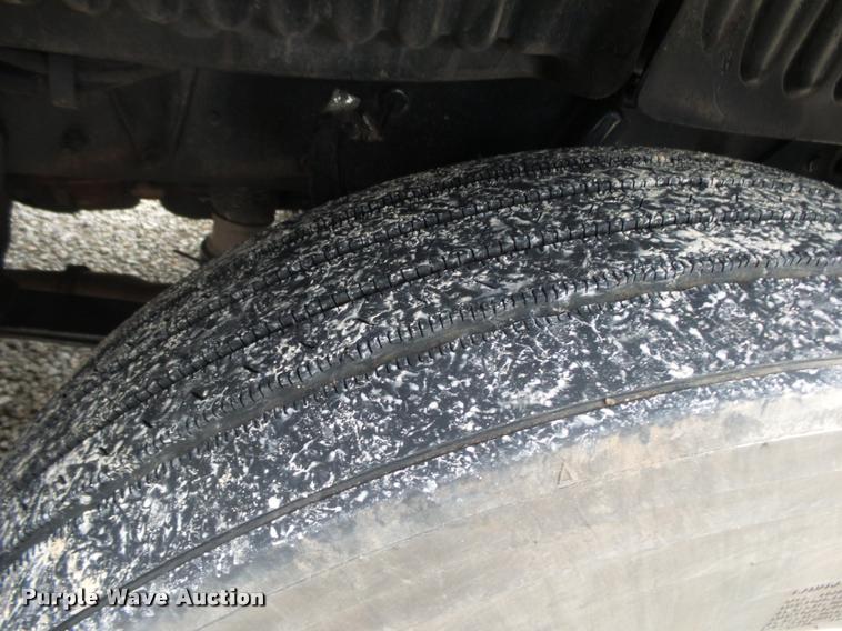 image for item DA2506 2010 Peterbilt 387 semi truck