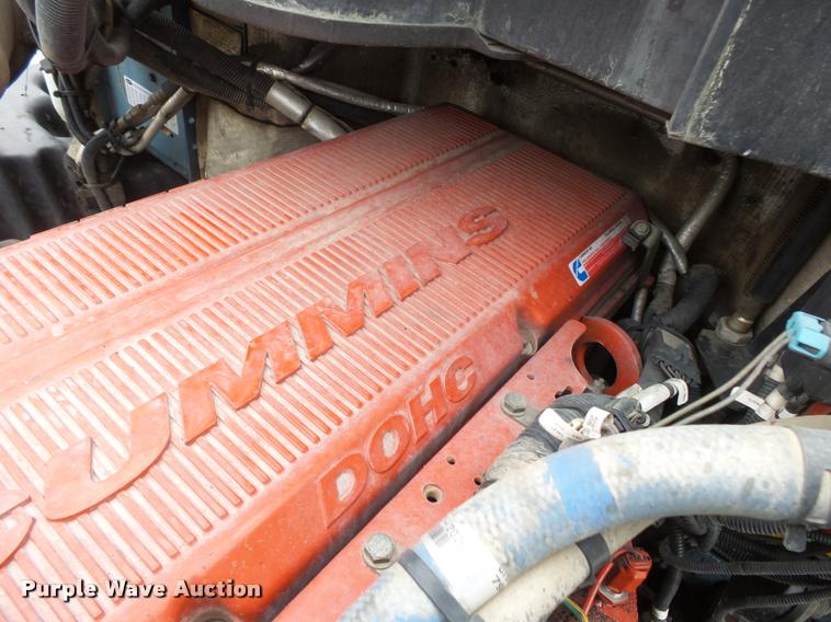 image for item DA2506 2010 Peterbilt 387 semi truck