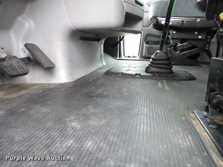 image for item DA2506 2010 Peterbilt 387 semi truck