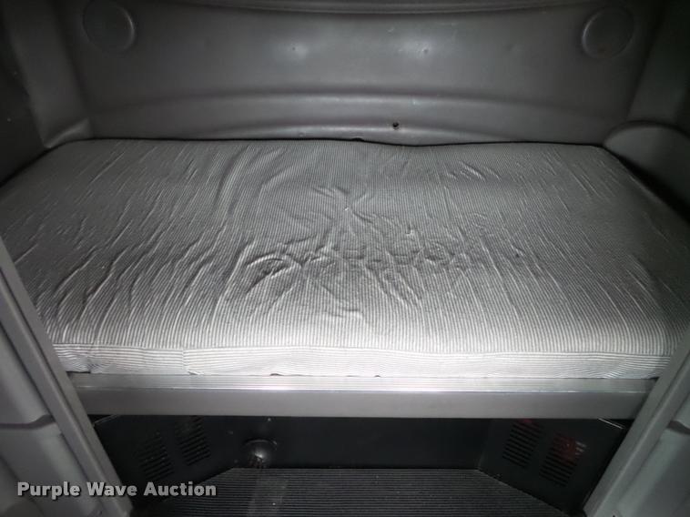 image for item DA2506 2010 Peterbilt 387 semi truck