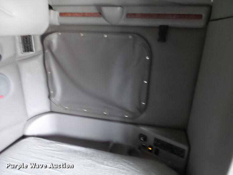 image for item DA2506 2010 Peterbilt 387 semi truck