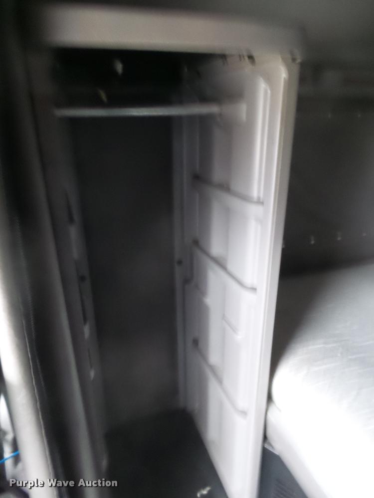 image for item DA2506 2010 Peterbilt 387 semi truck