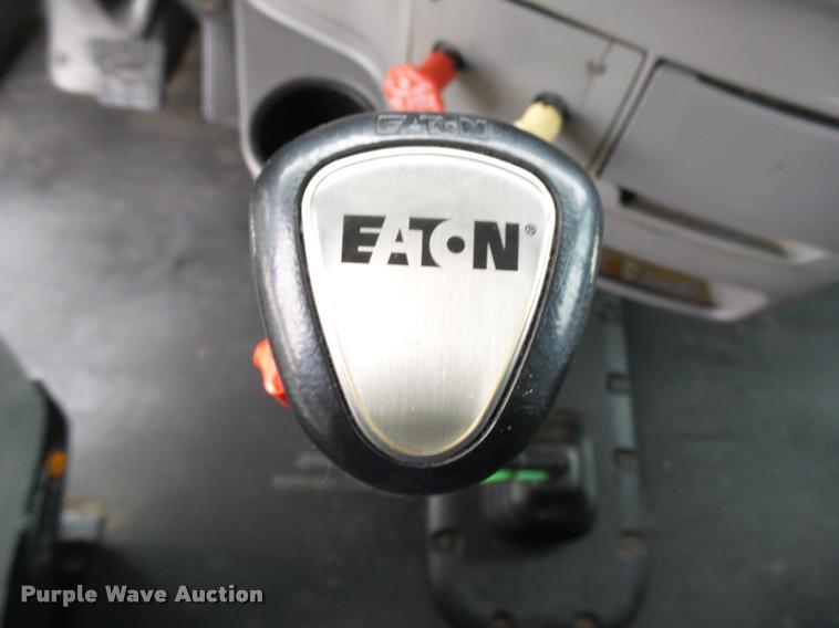 image for item DA2506 2010 Peterbilt 387 semi truck