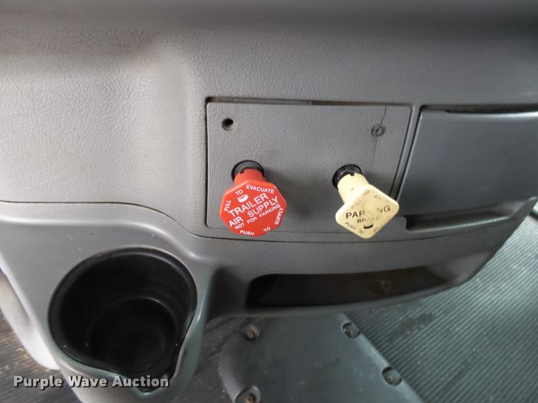 image for item DA2506 2010 Peterbilt 387 semi truck