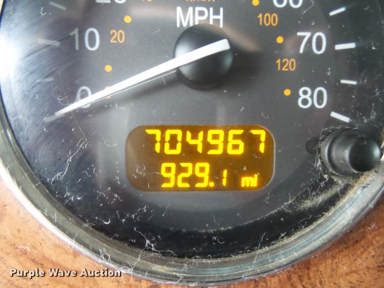 image for item DA2506 2010 Peterbilt 387 semi truck