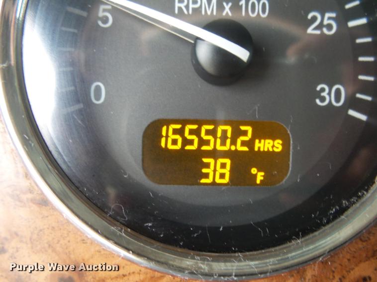 image for item DA2506 2010 Peterbilt 387 semi truck