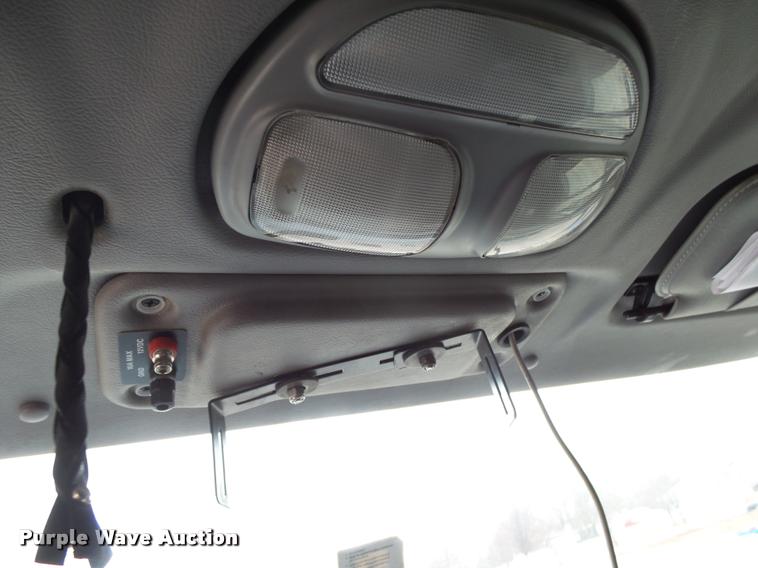 image for item DA2506 2010 Peterbilt 387 semi truck