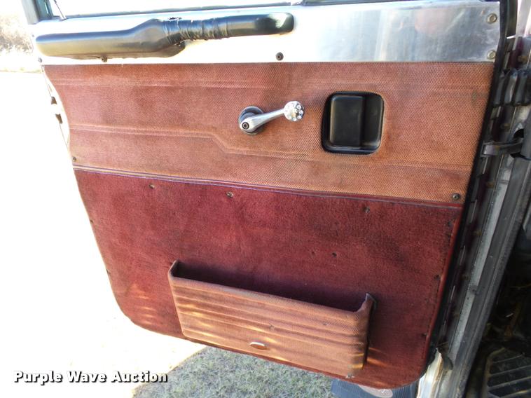 image for item DB4623 1995 Peterbilt 379 semi truck