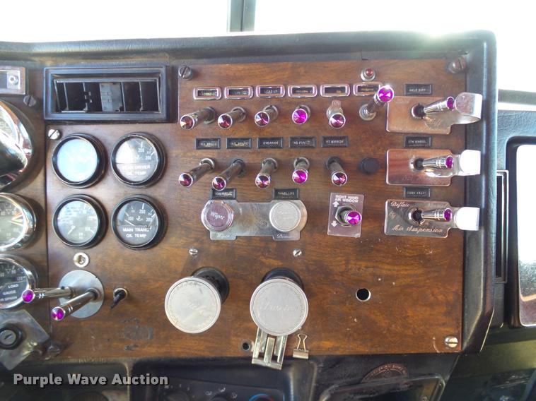 image for item DB4623 1995 Peterbilt 379 semi truck