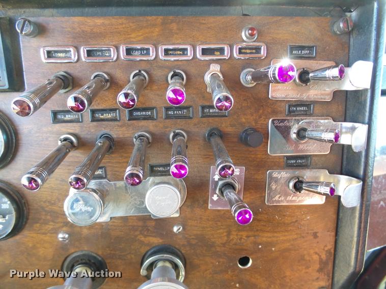 image for item DB4623 1995 Peterbilt 379 semi truck