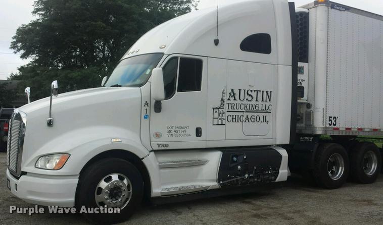 image for item DB5470 2012 Kenworth T700 semi truck