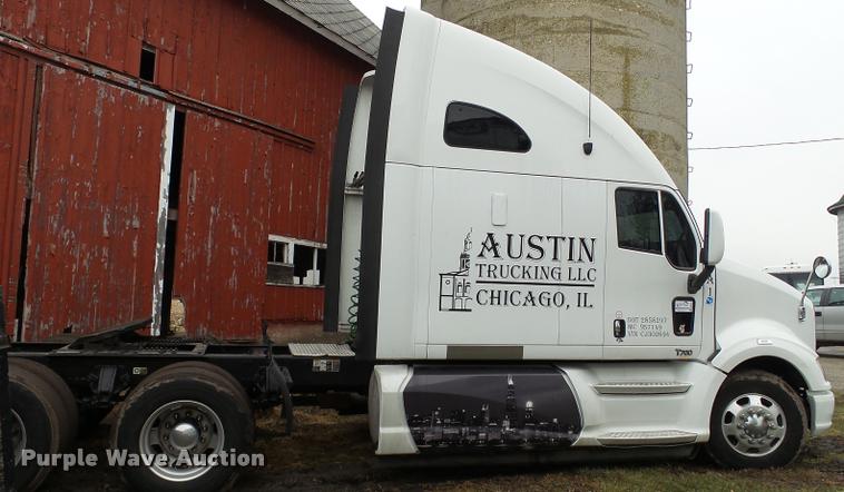 image for item DB5470 2012 Kenworth T700 semi truck