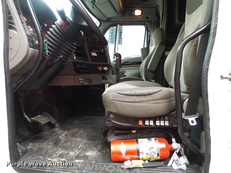 image for item DB5470 2012 Kenworth T700 semi truck