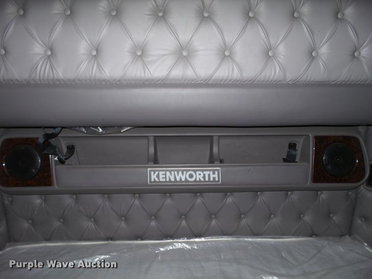 image for item DB5470 2012 Kenworth T700 semi truck
