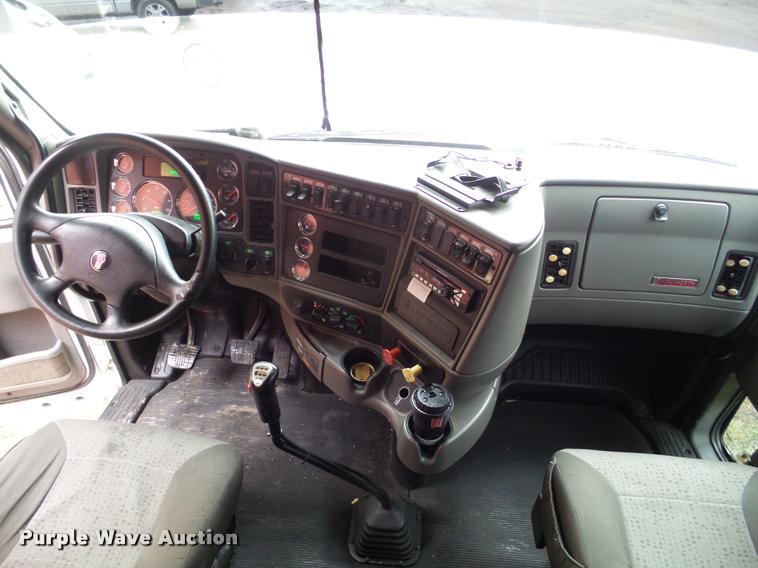 image for item DB5470 2012 Kenworth T700 semi truck