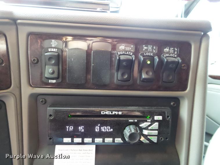 image for item DB5470 2012 Kenworth T700 semi truck