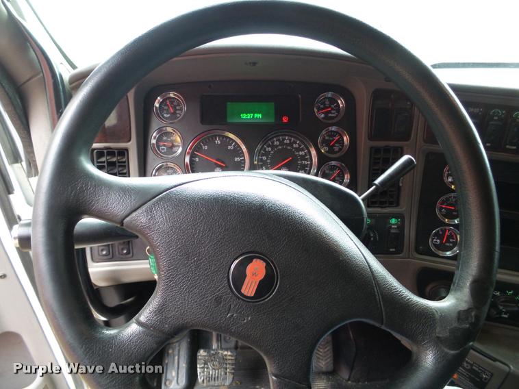 image for item DB5470 2012 Kenworth T700 semi truck
