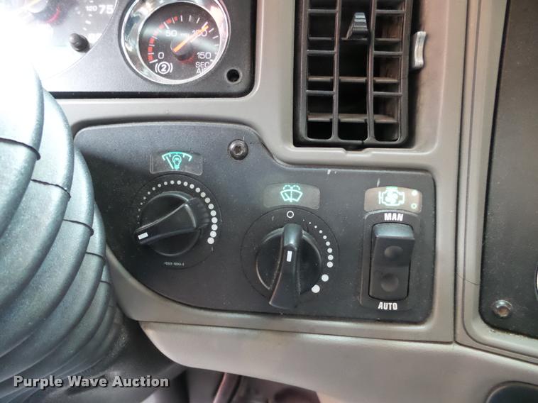 image for item DB5470 2012 Kenworth T700 semi truck