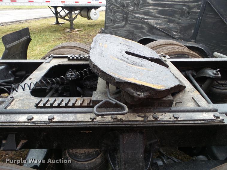 image for item DB5470 2012 Kenworth T700 semi truck