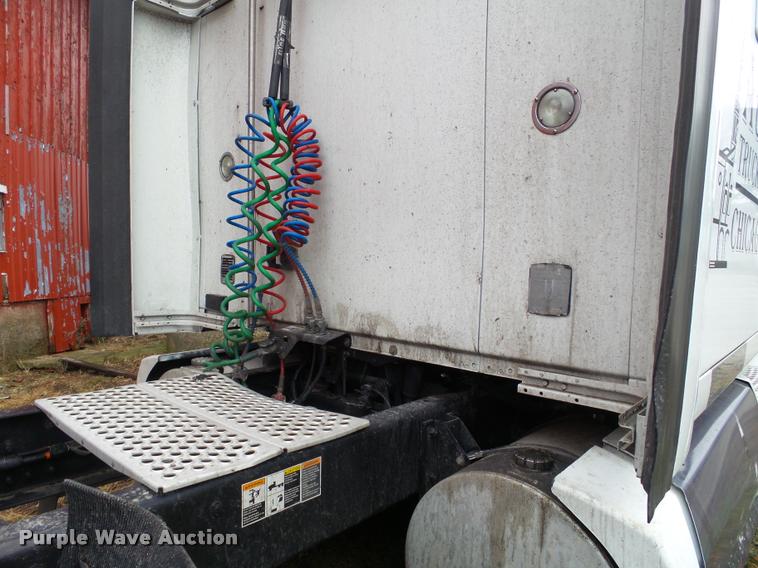 image for item DB5470 2012 Kenworth T700 semi truck