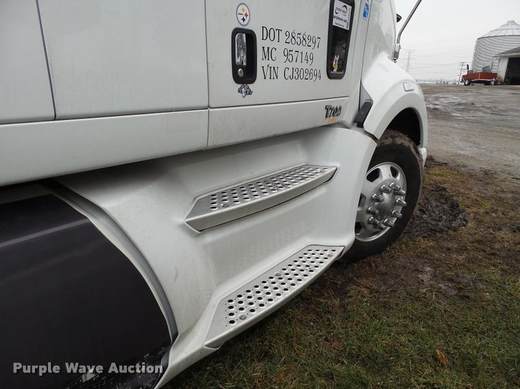 image for item DB5470 2012 Kenworth T700 semi truck