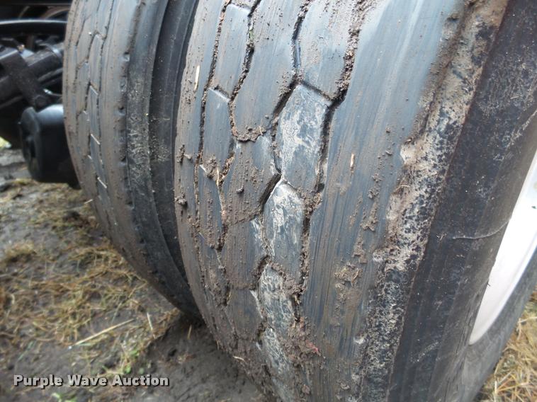 image for item DB5470 2012 Kenworth T700 semi truck