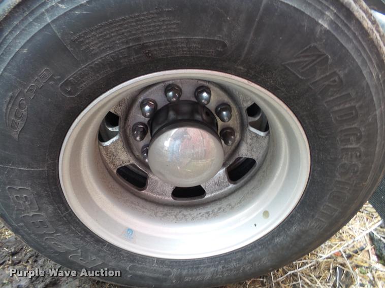 image for item DB5470 2012 Kenworth T700 semi truck