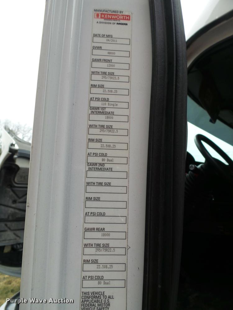 image for item DB5470 2012 Kenworth T700 semi truck