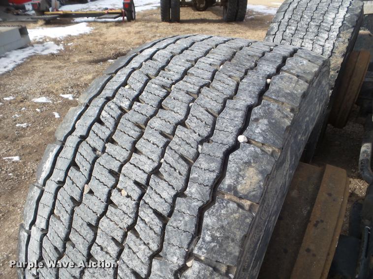 image for item DG9378 (4) Michelin X-One 445/50R22.5 super single tires