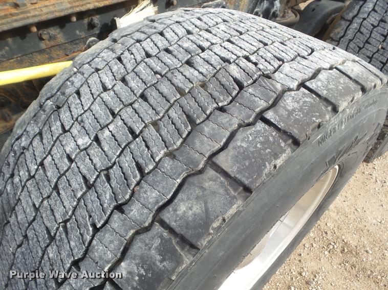 image for item DG9378 (4) Michelin X-One 445/50R22.5 super single tires