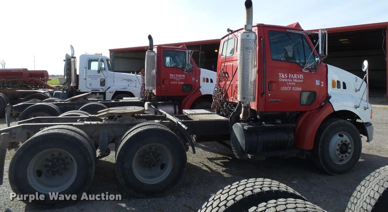image for item K3421 2000 Sterling A9500 semi truck