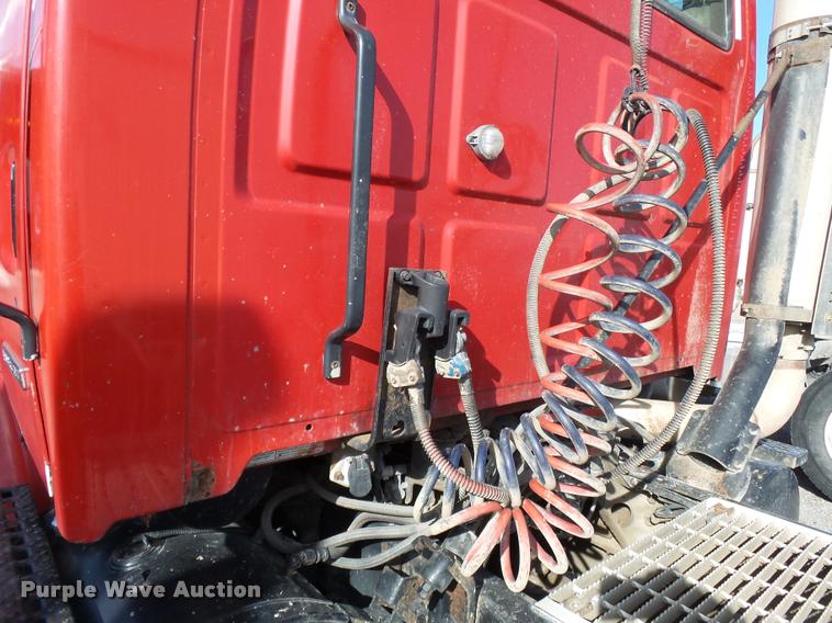 image for item K3421 2000 Sterling A9500 semi truck