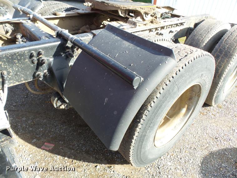 image for item K3421 2000 Sterling A9500 semi truck