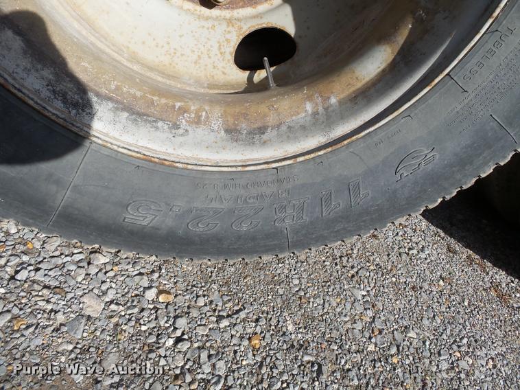 image for item K3421 2000 Sterling A9500 semi truck