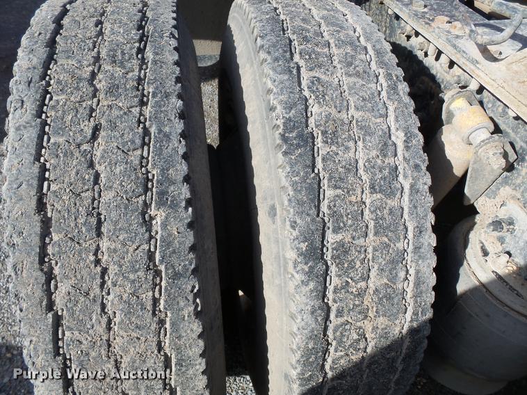 image for item K3421 2000 Sterling A9500 semi truck