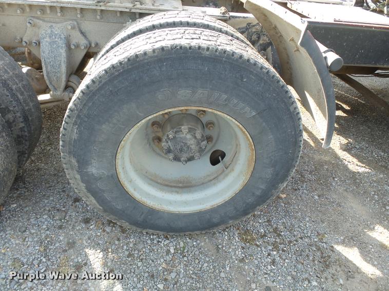 image for item K3421 2000 Sterling A9500 semi truck