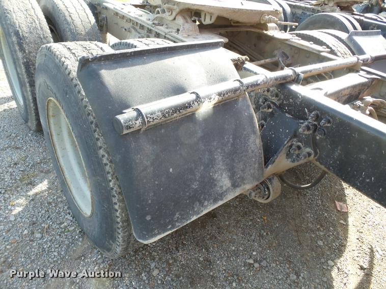 image for item K3421 2000 Sterling A9500 semi truck