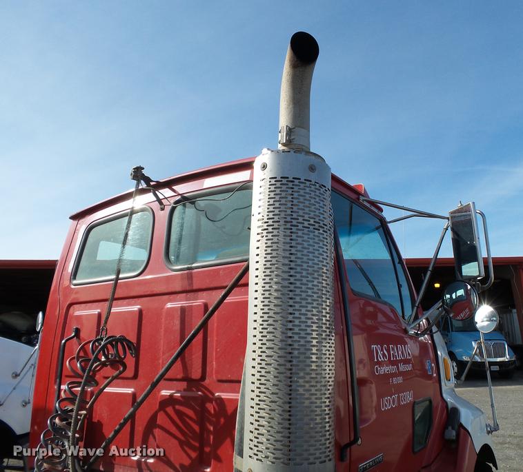 image for item K3421 2000 Sterling A9500 semi truck