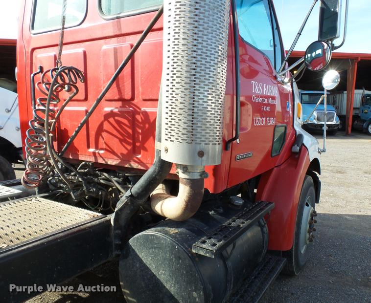 image for item K3421 2000 Sterling A9500 semi truck