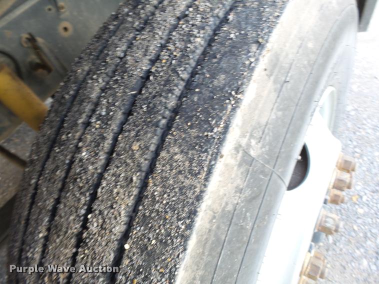 image for item K3421 2000 Sterling A9500 semi truck