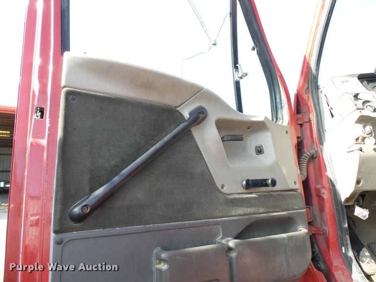 image for item K3421 2000 Sterling A9500 semi truck