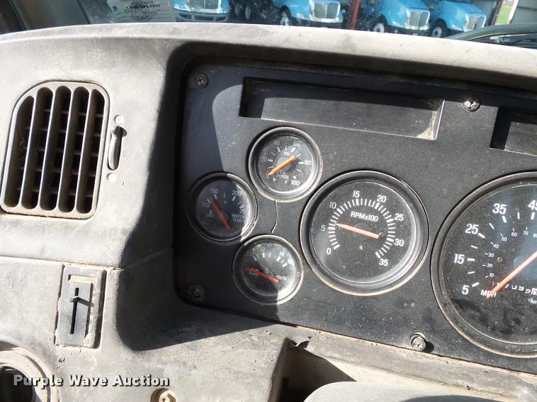 image for item K3421 2000 Sterling A9500 semi truck