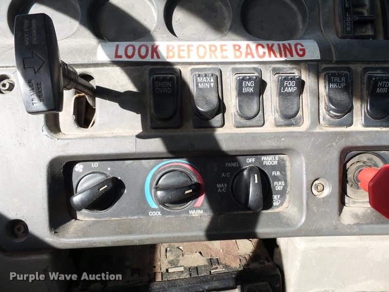 image for item K3421 2000 Sterling A9500 semi truck