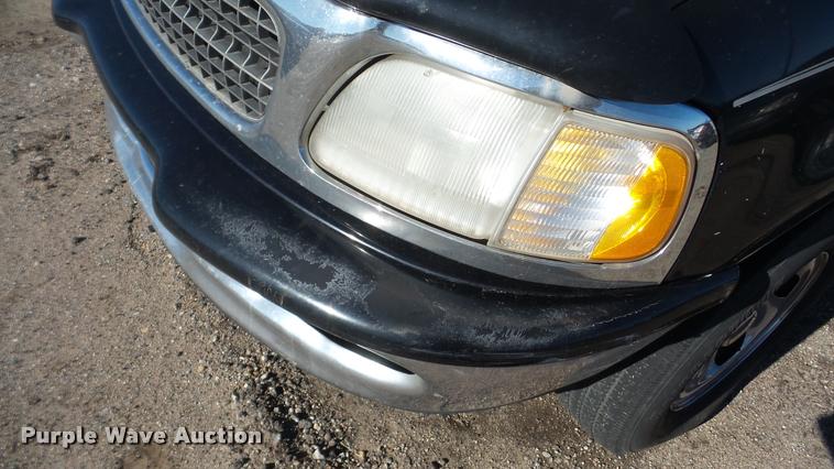 image for item DA0257 1997 Ford Expedition SUV