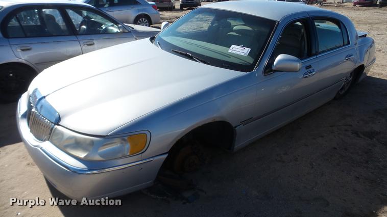 image for item DA0268 2000 Lincoln Town Car Signature