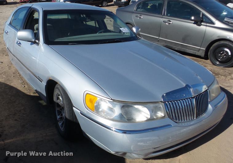 image for item DA0268 2000 Lincoln Town Car Signature