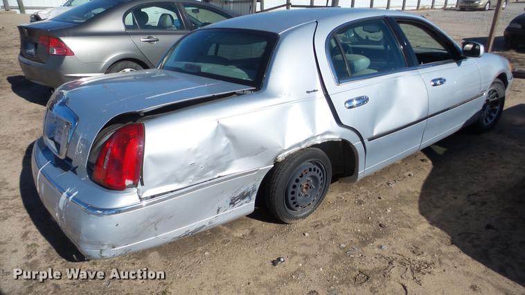 image for item DA0268 2000 Lincoln Town Car Signature