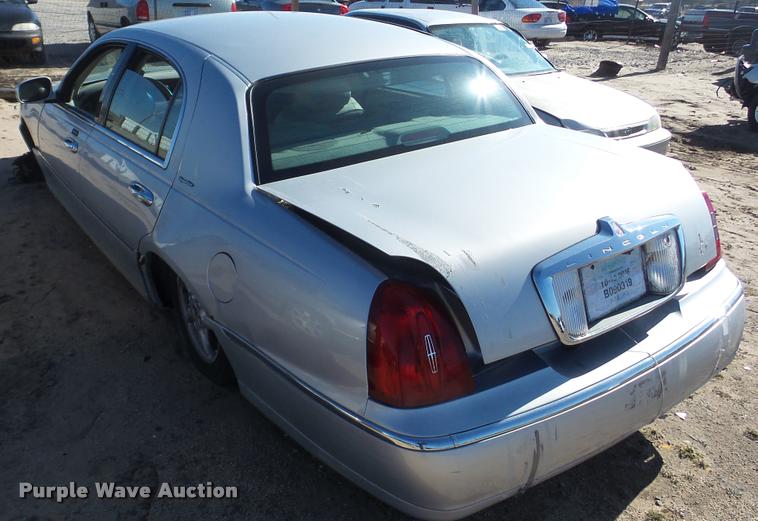 image for item DA0268 2000 Lincoln Town Car Signature