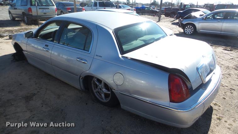 image for item DA0268 2000 Lincoln Town Car Signature