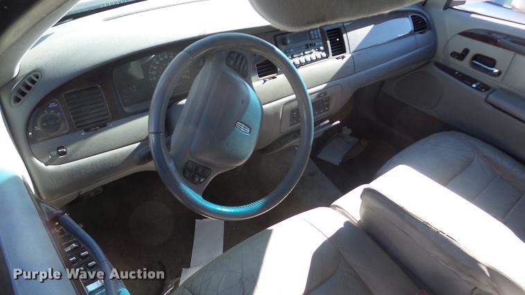image for item DA0268 2000 Lincoln Town Car Signature